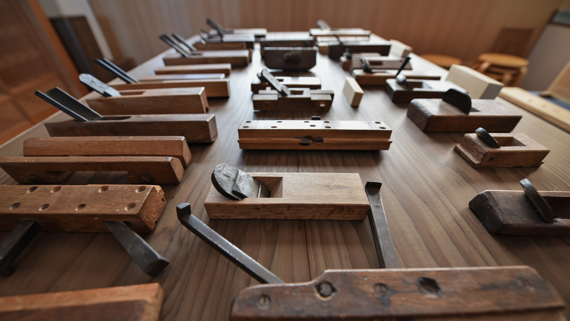 Traditional Japanese woodworking tools used in kumiko craftsmanship